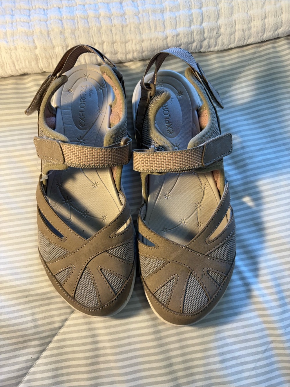 Easy Spirit Explore 24 Closed-Toe Comfort Sandals for Women. Size 6.5M